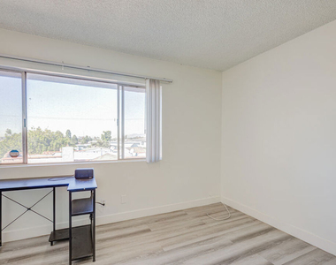 305 E Plymouth - Photo Thumbnail 9