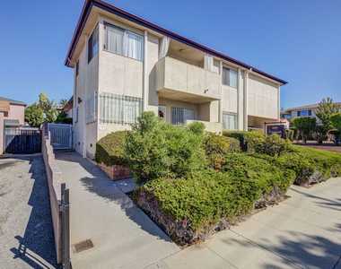 305 E Plymouth - Photo Thumbnail 1