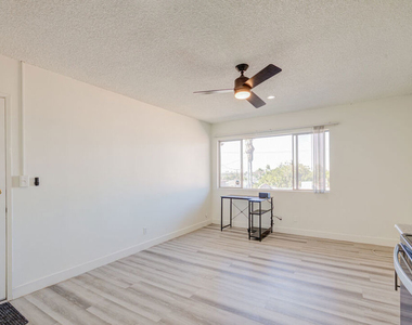 305 E Plymouth - Photo Thumbnail 8