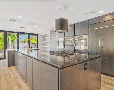 12 Sussex Court - Photo Thumbnail 4
