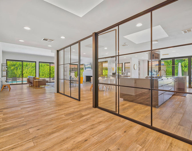 12 Sussex Court - Photo Thumbnail 3