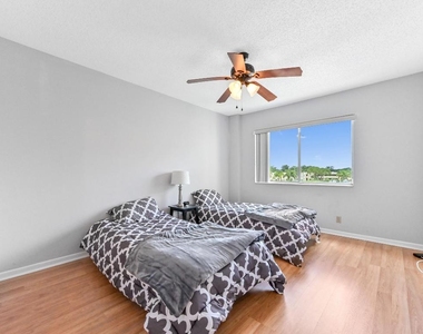 6768 10th Avenue N - Photo Thumbnail 17