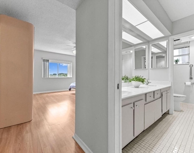 6768 10th Avenue N - Photo Thumbnail 22