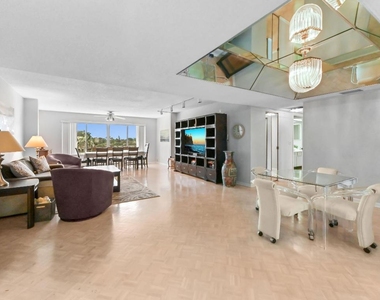 6768 10th Avenue N - Photo Thumbnail 5