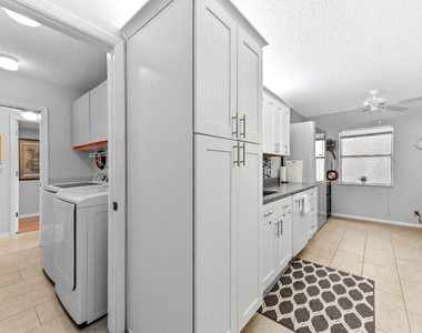 6768 10th Avenue N - Photo Thumbnail 8