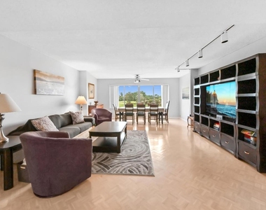 6768 10th Avenue N - Photo Thumbnail 1