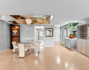 6768 10th Avenue N - Photo Thumbnail 7