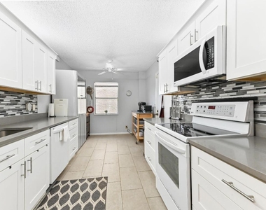 6768 10th Avenue N - Photo Thumbnail 11