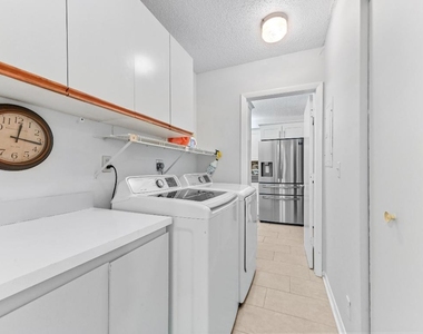 6768 10th Avenue N - Photo Thumbnail 12