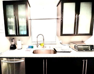 2424 Ne 9th Street - Photo Thumbnail 2