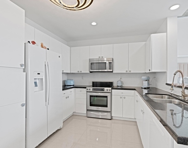 300 S Australian Avenue - Photo Thumbnail 10