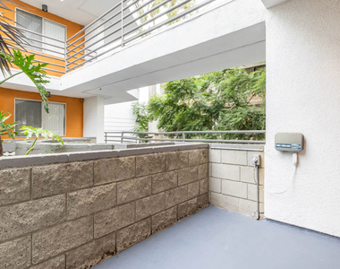 4920 Van Nuys Blvd - Photo Thumbnail 8