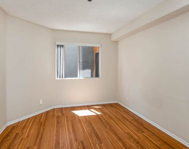 4920 Van Nuys Blvd - Photo Thumbnail 11