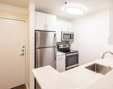 4920 Van Nuys Blvd - Photo Thumbnail 2