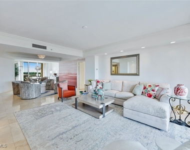 6597 Nicholas Boulevard - Photo Thumbnail 6