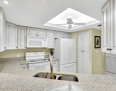 5899 Chanteclair Drive - Photo Thumbnail 5
