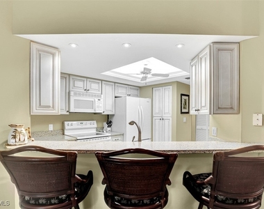 5899 Chanteclair Drive - Photo Thumbnail 4