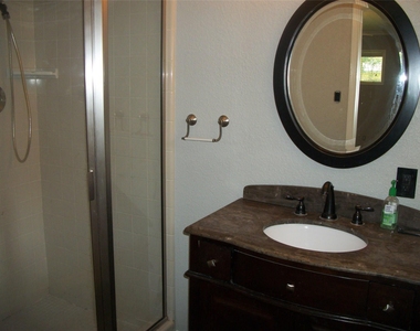 111 Shadylyn Drive - Photo Thumbnail 10