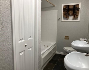 111 Shadylyn Drive - Photo Thumbnail 13