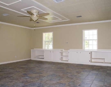 111 Shadylyn Drive - Photo Thumbnail 8