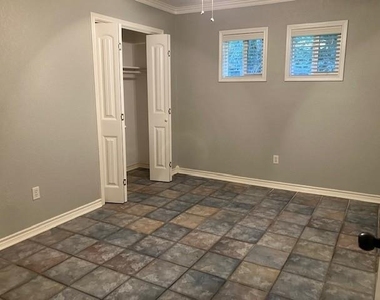 111 Shadylyn Drive - Photo Thumbnail 11