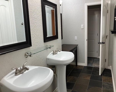 111 Shadylyn Drive - Photo Thumbnail 12