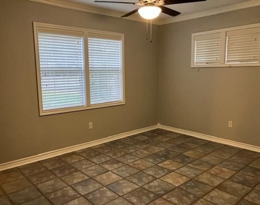 111 Shadylyn Drive - Photo Thumbnail 14