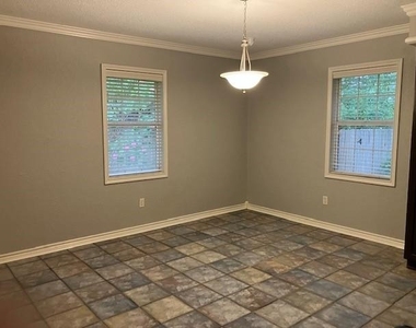 111 Shadylyn Drive - Photo Thumbnail 6