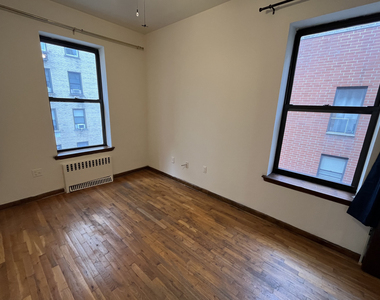 West 80th and Amsterdam - Photo Thumbnail 3