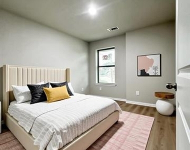 3001 Grey Wolf Circle - Photo Thumbnail 7