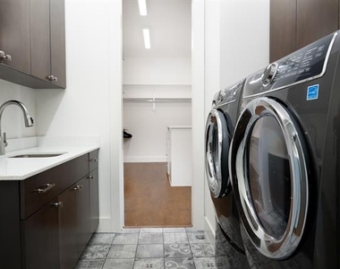 2934 N Hall Street - Photo Thumbnail 14