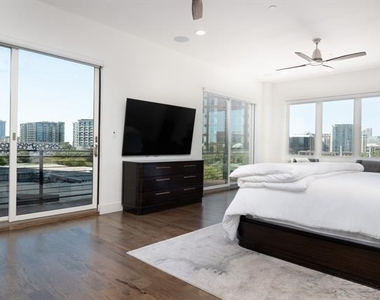 2934 N Hall Street - Photo Thumbnail 10