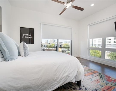 2934 N Hall Street - Photo Thumbnail 16