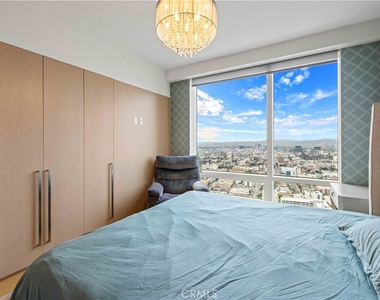 877 Francisco St - Photo Thumbnail 15