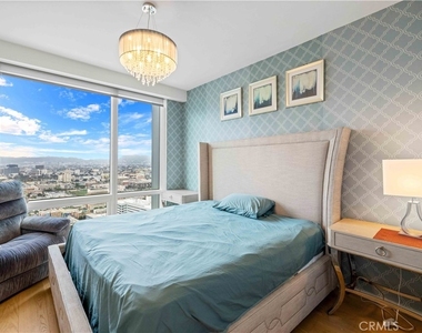 877 Francisco St - Photo Thumbnail 14