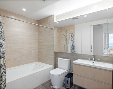 877 Francisco St - Photo Thumbnail 13