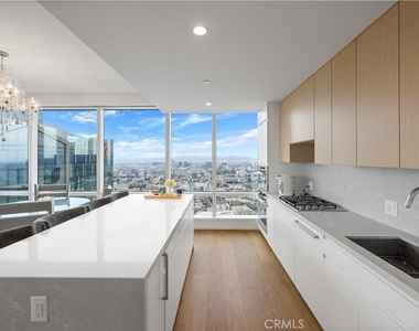 877 Francisco St - Photo Thumbnail 7