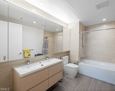 877 Francisco St - Photo Thumbnail 12
