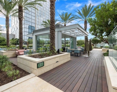877 Francisco St - Photo Thumbnail 24