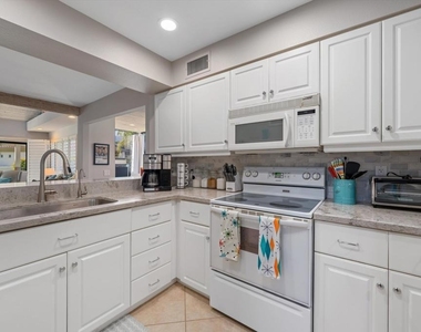 464 Sunningdale Drive - Photo Thumbnail 31