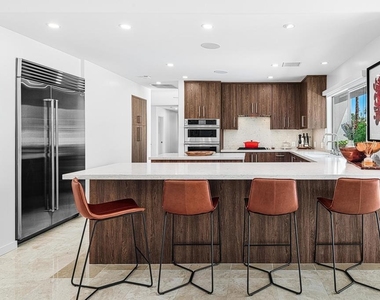2560 S Camino Real - Photo Thumbnail 13