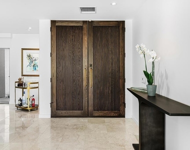 2560 S Camino Real - Photo Thumbnail 4