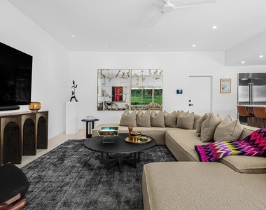 2560 S Camino Real - Photo Thumbnail 17