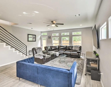 4909 Sunflower Street - Photo Thumbnail 9