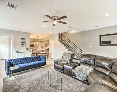 4909 Sunflower Street - Photo Thumbnail 6