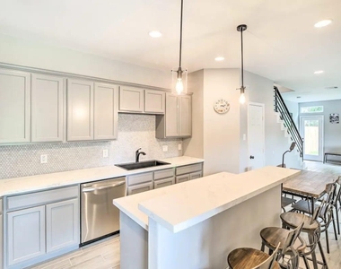 4909 Sunflower Street - Photo Thumbnail 4