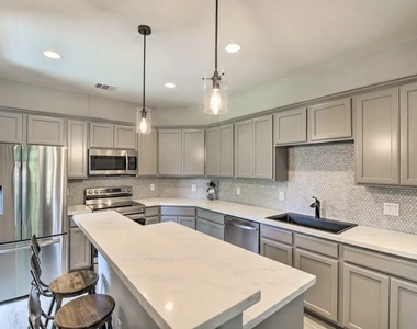 4909 Sunflower Street - Photo Thumbnail 2