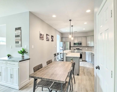 4909 Sunflower Street - Photo Thumbnail 3
