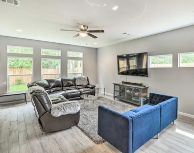 4909 Sunflower Street - Photo Thumbnail 8