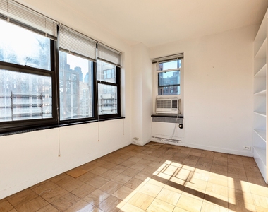 E 38th St - Photo Thumbnail 1